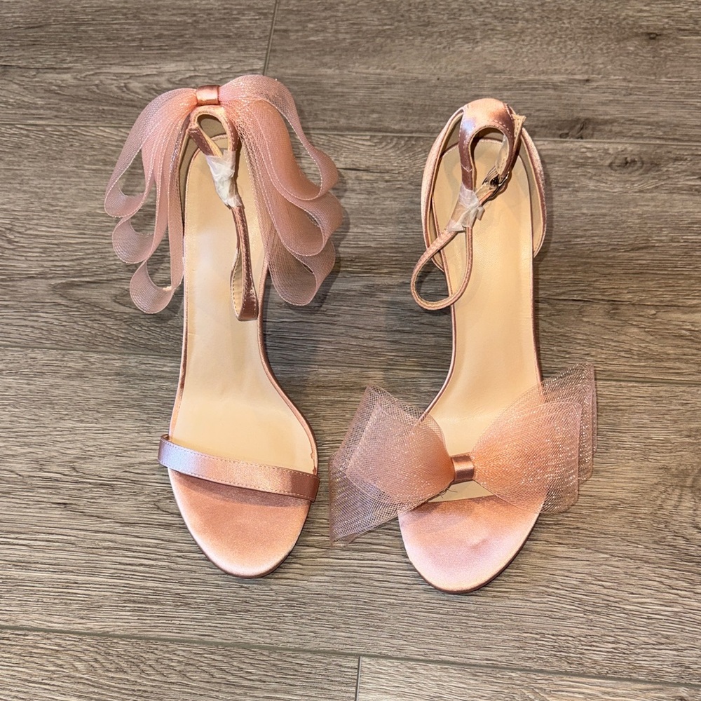 🆕 Elegant Pink champagne color Women's bow heels Size 8.5
